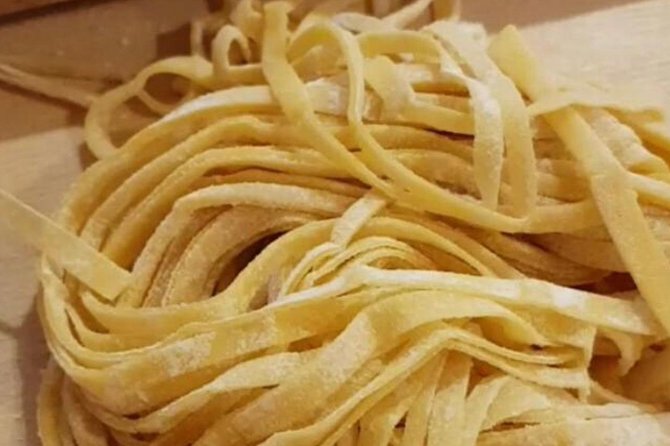 3 in 1 Cooking Class near Navona: Fettuccine, Ravioli & Tiramisu - Rolling and cutting fresh fettuccine