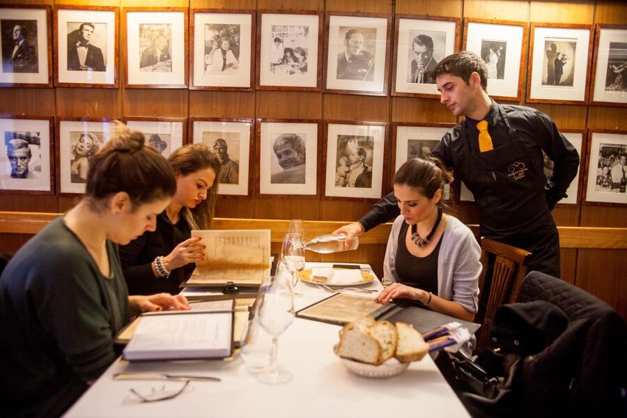 Alfredo alla Scrofa Restaurant in Rome: Eat Like a Star - Practical details that can affect your visit