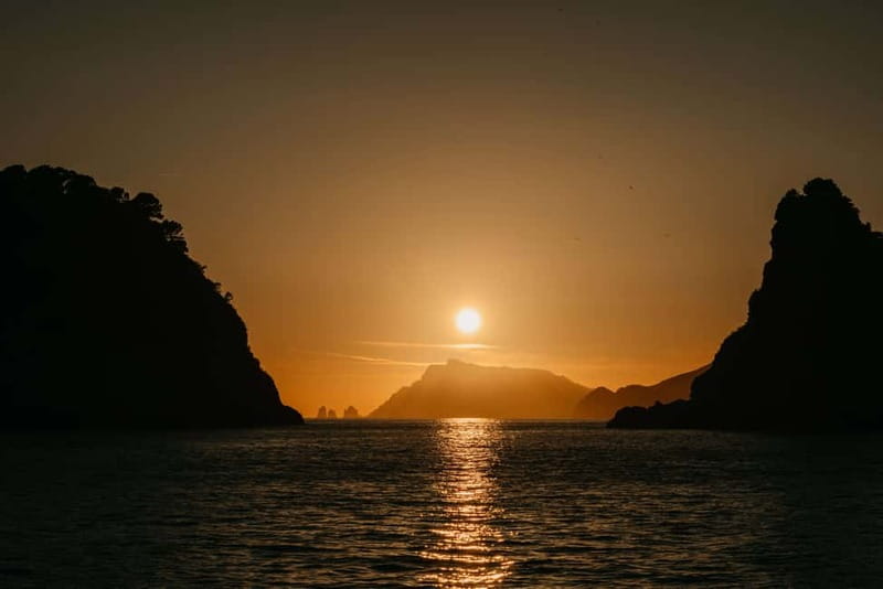 Amalfi: Sunset Boat Tour with Fruit and Drinks - Swimming near Praiano as the light changes