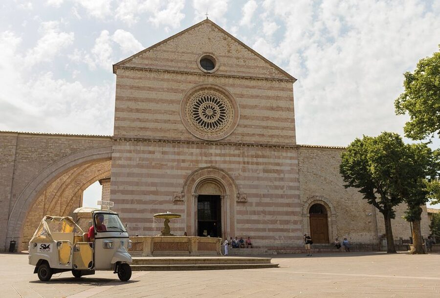 Assisi: Panoramic Tuk Tuk Tour - Basilica of San Francesco and the Giotto frescoes