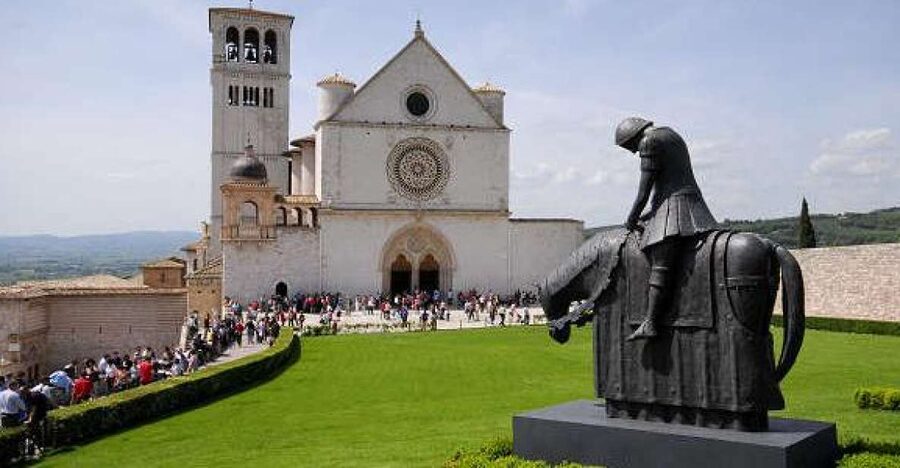 Assisi: Private Walking Tour with St. Francis Basilica - San Rufino and the places tied to young Francis