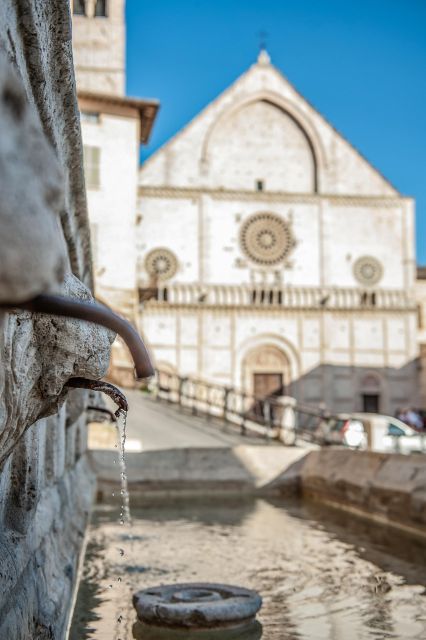 Assisi: Walking Tour with St. Francis Basilica Visit - Walking pace, clothing, and practical comfort