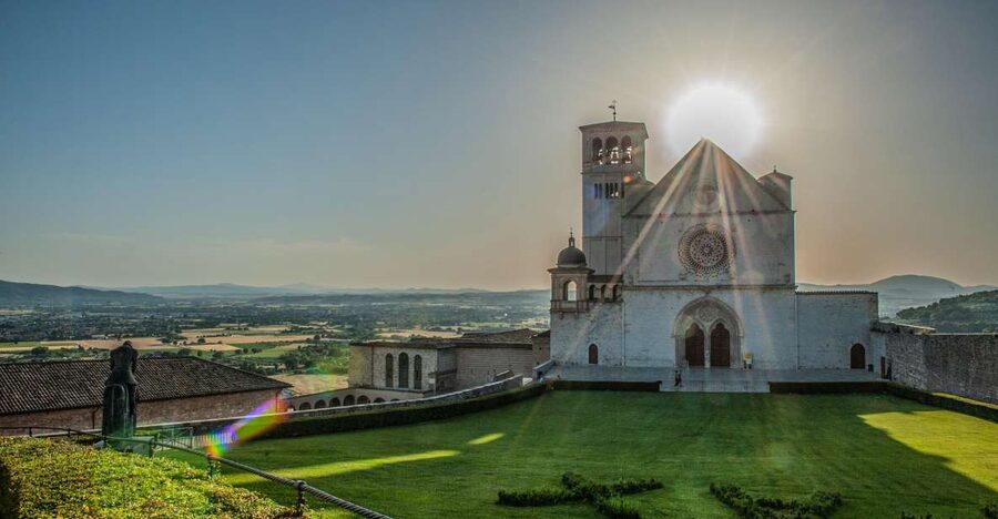 Assisi: Walking Tour with St. Francis Basilica Visit - Starting at Matteotti and finding the group