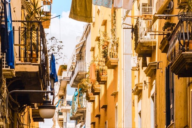 Authentic Naples Food Tour with 8+ Tastings of Pizza, Wine & More - Via Toledo and the final coffee