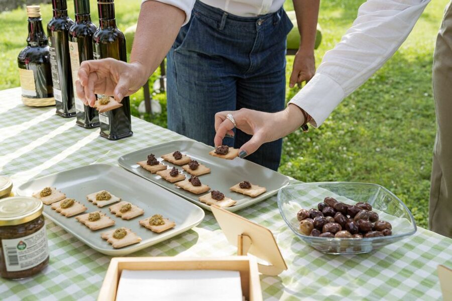 Bardolino: Lake Garda Oil Mill Tour with Olive Oil Tasting - The outdoor tasting of four Garda oils