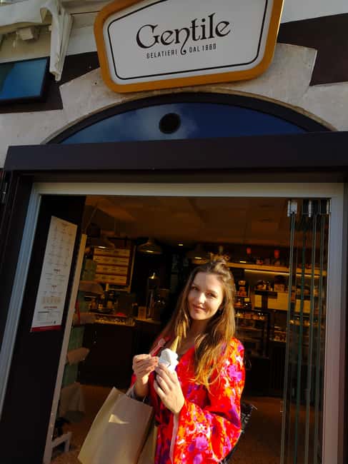 Bari: Street Food Walking Tour with Wine Tasting - Orecchiette and the women of Bari Vecchia