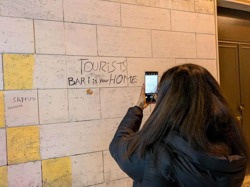 Bari: Street Food Walking Tour with Wine Tasting - The panino col polpo test