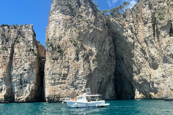 Boat excursion to Gaeta with a stop for swimming and snorkeling 2 HOURS - Swimming near Pozzo del Diavolo and the 40 Remi