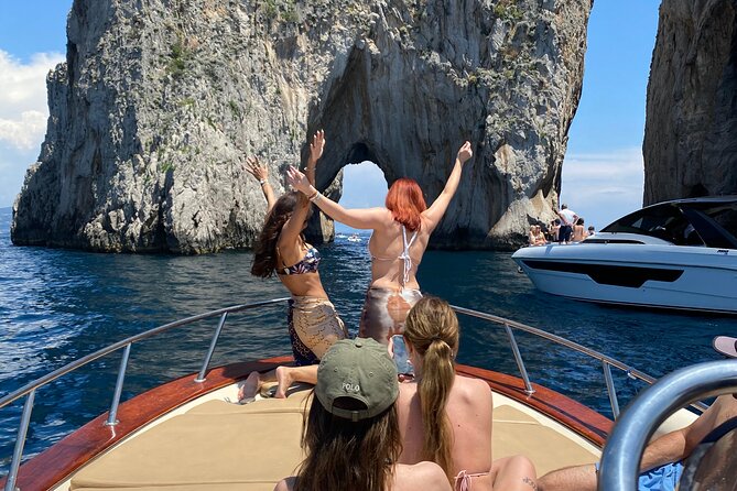 Boat Tour of the Caves on the Island of Capri - Meeting point, timing, and practical planning