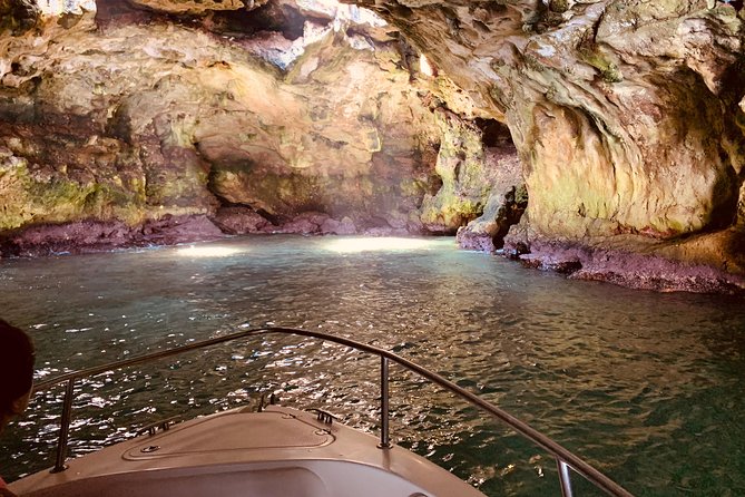 Boat tour of the Polignano a Mare caves with aperitif - Swimming, taralli, and the prosecco question