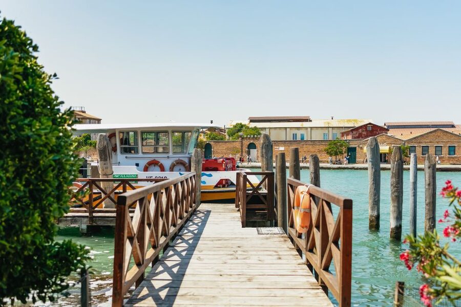 Boat Trip: Glimpse of Murano, Torcello & Burano Islands - Burano: painted houses and a faster pace