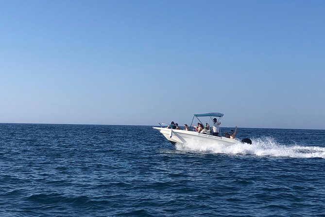 Boat trip to the Polignano a Mare caves - Getting ready for the marina