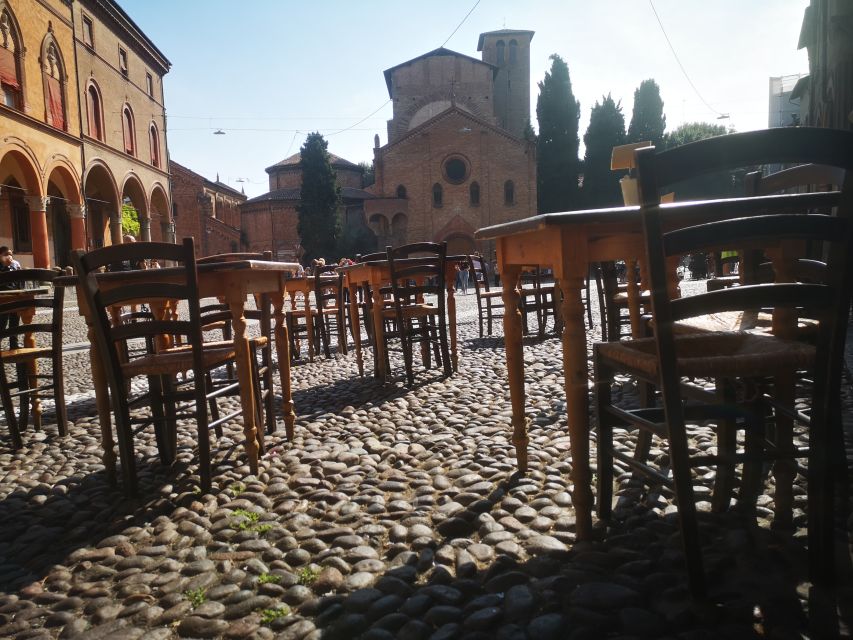 Bologna: City Center Guided Wine Walking Tour - The guide adds more than tasting notes