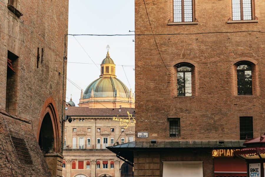 Bologna: City Center Walking Tour - Santo Stefano and the quieter church stop