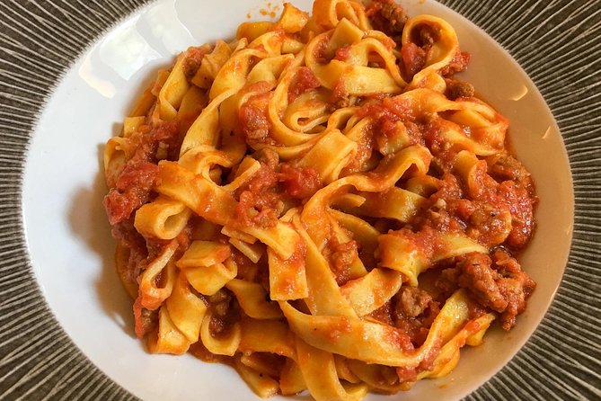 Bologna: Full meal Food Tour with Local Delights by Do Eat Better - Handmade pasta near the Neptune Fountain