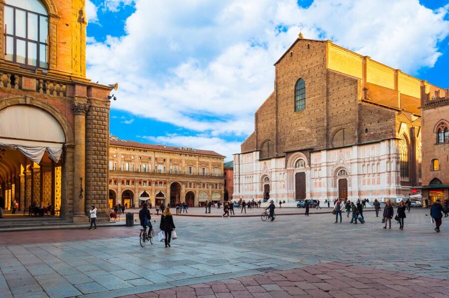 Bologna: Open Bus City Tour and Local Food Tasting - Starting beside the Neptune Fountain