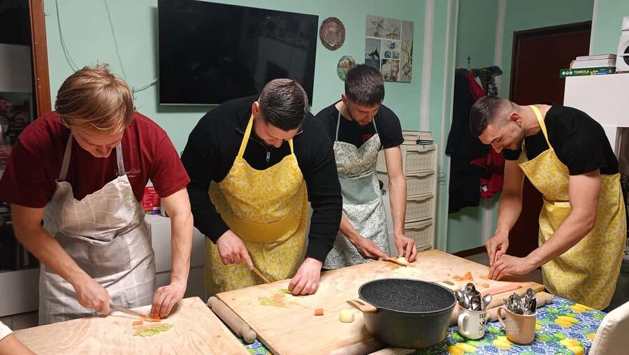 Bologna: Pasta Tagliatelle al Ragu Cooking Class with Wine - Why this Bologna pasta class feels different