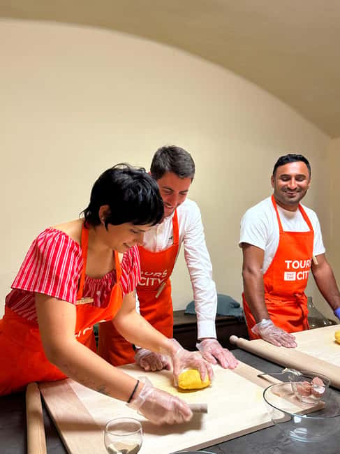 Bologna: Pasta Tagliatelle Ragu Cooking Class with Spritz - Why tagliatelle is the right Bologna lesson