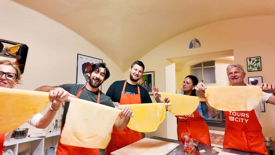 Bologna: Pasta Tagliatelle Ragu Cooking Class with Spritz - Making the Casoni Spritz