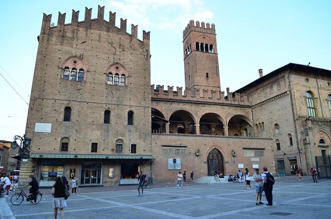 Bologna Private Food Tour with 6 or 10 Tastings - Key points at a glance