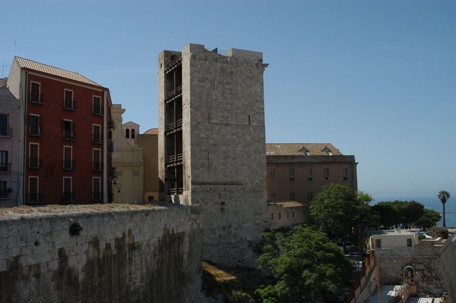 Cagliari: Walking Tour of the Old City - Why Castello is the right place to start in Cagliari