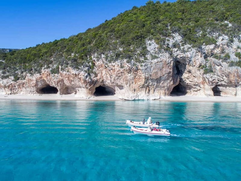 Cala Gonone: Dinghy Excursion to C. Mariolu and C. Goloritzè - Why this small boat works so well
