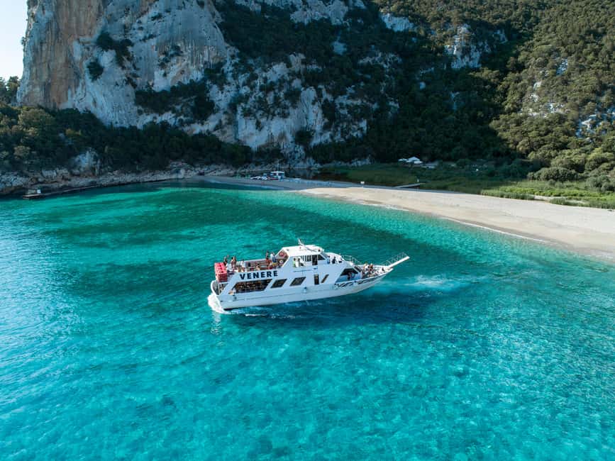 Cala Gonone: Grotta Bue Marino & Cala Luna Beach Boat Tour - Cruising to Grotta del Bue Marino