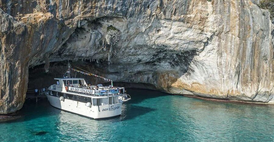 Cala Gonone: Grotta del Bue Marino and Cala Luna Boat Tour - Cala Luna is more than a photo stop