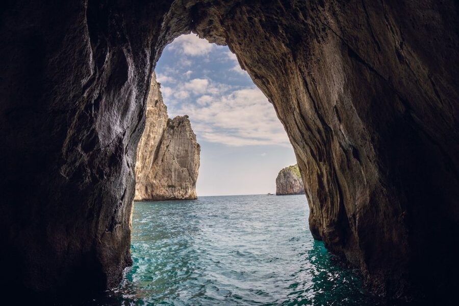 Capri: 2-Hour Boat Tour with Happy Hour - Swimming in the Tyrrhenian Sea