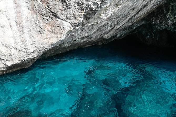 Capri Coast to Coast: Boat Tour with Optional Blue Grotto - What you see on the one-hour island circuit
