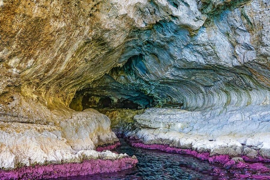Capri: Island Boat Tour with Blue Grotto Stop - The Blue Grotto transfer and its limitations