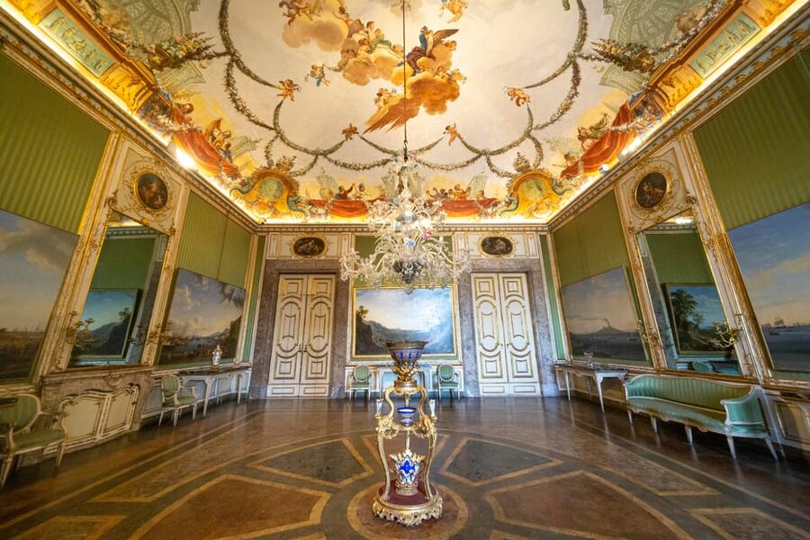 Caserta Royal Palace & Gardens Small Group Tour with Shuttle - What Makes the Guide Important