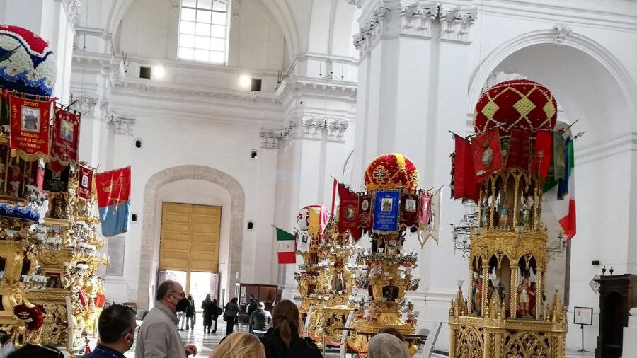 Catania: City Highlights Walking Tour - Via Crociferi and the old streets