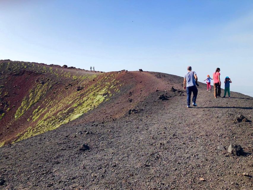 Catania: Etna Morning Excursion with Tasting and Pickup - What the guides add to the experience