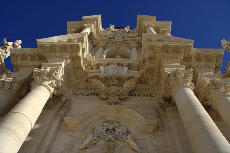 Catania: Syracuse, Ortigia, and Noto Tour with Brunch - Brunch with Sicilian food and Etna wine