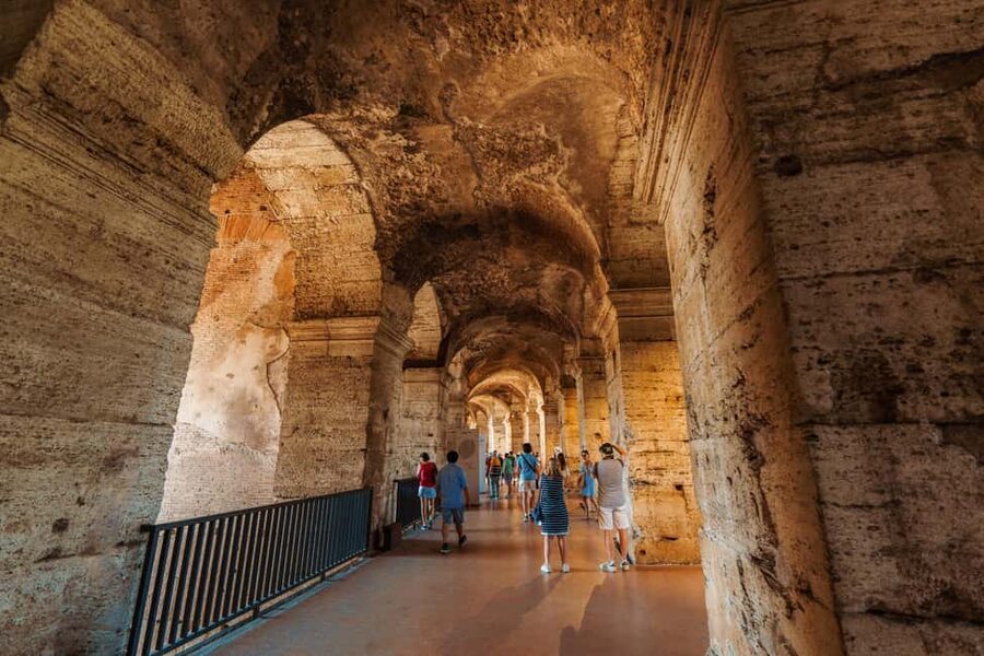 Colosseum, Roman Forum & Palatine Guided Tour - What makes the guides valuable