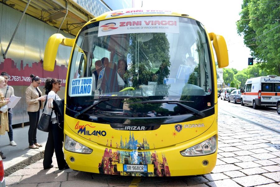 Da Vinci's Last Supper & Milan Sightseeing Tour - Guides, audio equipment, and group pace