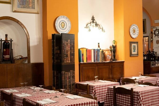Dinner and Concert with "Three Tenors": A Real Italian Experience - Santo Stefano al Ponte after the lights go down