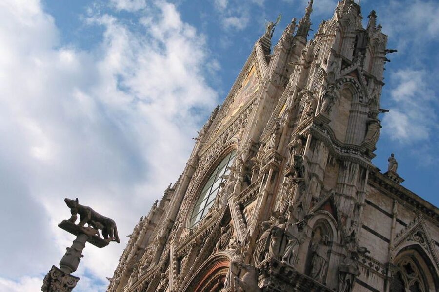 Discover Siena: Guided Walking Tour and Cathedral Visit - Basilica San Domenico and Siena’s saintly side