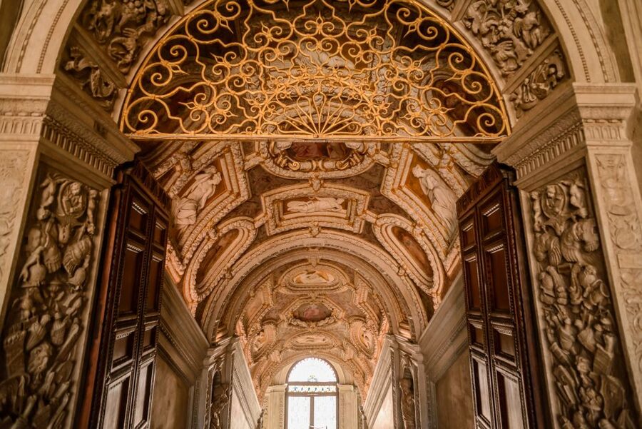 Doge's Palace & St. Mark's Basilica with Terrace Access Tour - The guides are a major part of the value