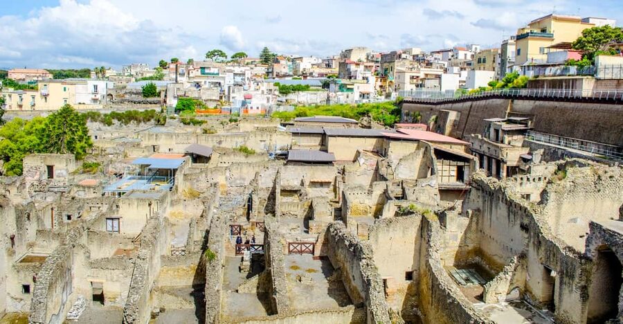 Ercolano: Herculaneum Entry Ticket with Optional Audio Guide - Walking the ancient streets
