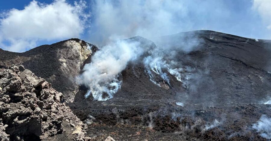 Etna excursion to 3000 mt. with cable-car and jeep 4x4 - A 200-meter lava-flow tunnel