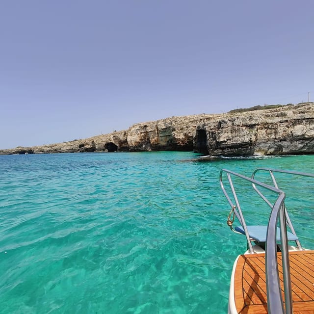 EXCURSION VISIT TO THE SANTA MARIA DI LEUCA CAVES - Snacks, music, and the relaxed onboard mood