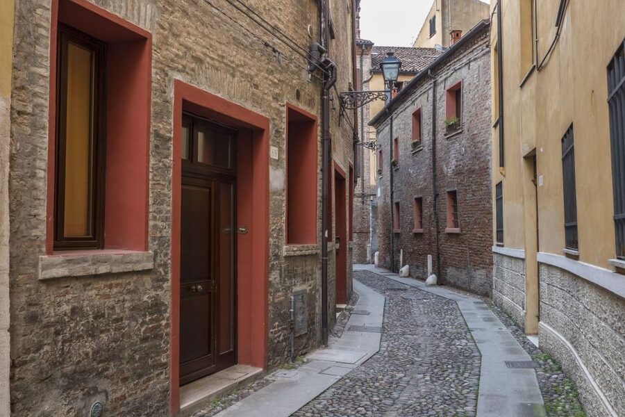 Ferrara: City Highlights Walking Tour with Local Guide - Why Ferrara makes a fine walking-tour city