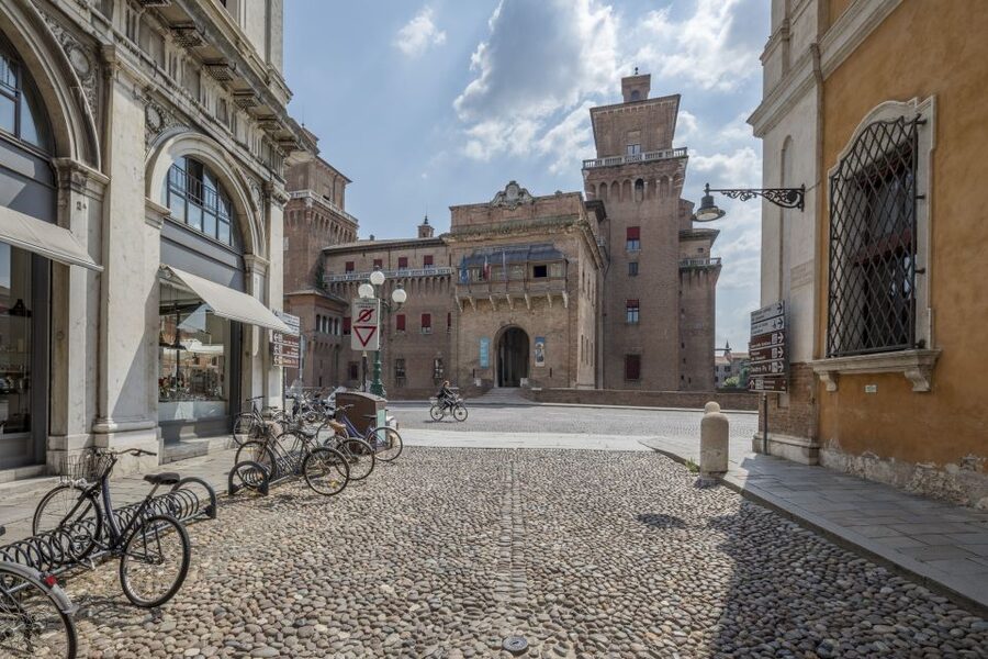 Ferrara: City Highlights Walking Tour with Local Guide - Walking Corso Ercole I d’Este
