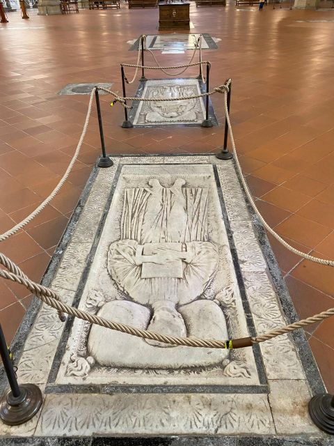 Florence: 1.5-hour Santa Croce Guided Experience - Group size, sound, and comfort
