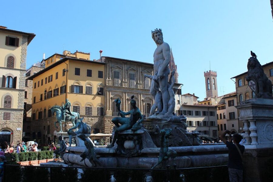 Florence: 2-Hour Guided Sightseeing Bike Tour - Piazza della Repubblica and the central squares