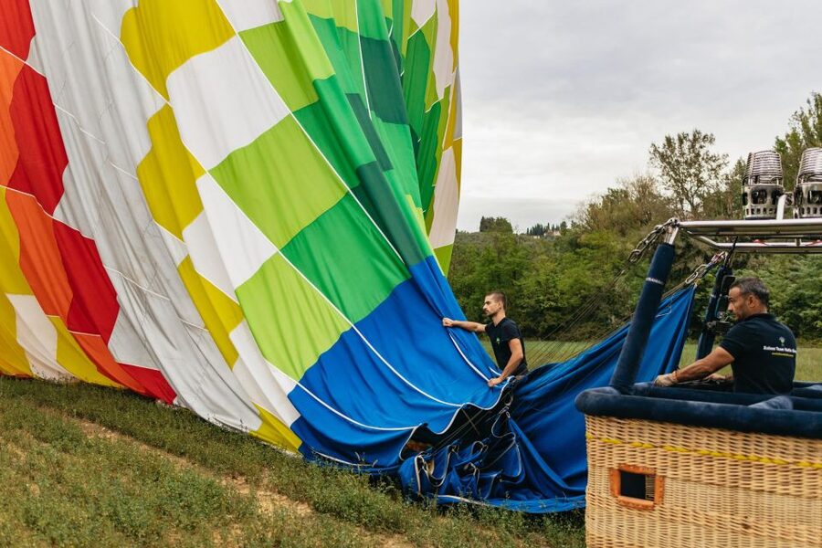 Florence: Balloon Flight Over Tuscany - One hour above vineyards and castles