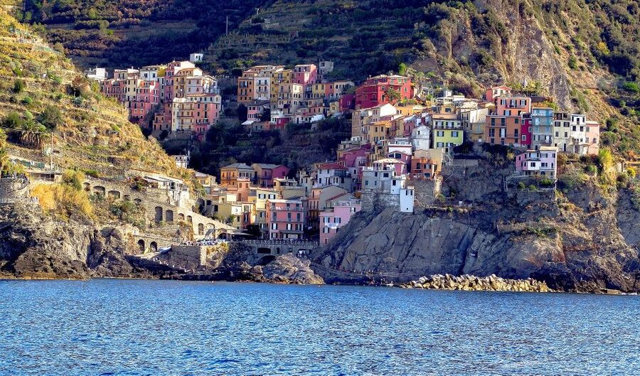 Florence: Cinque Terre Day Trip with Optional Street Food - The seasonal boat ride along the coast