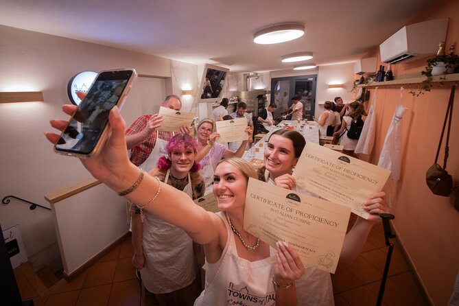 Florence Cooking Class The Art of Making Gelato & Authentic Pizza - How the group setting shapes the evening
